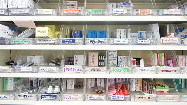 佐々木薬局　西舞鶴店の薬棚