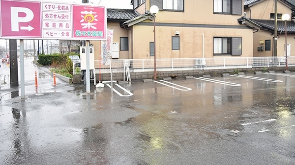 佐々木薬局　高浜店の駐車場
