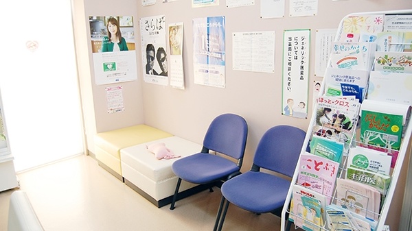 月橋コメヤ薬局の待合スペース