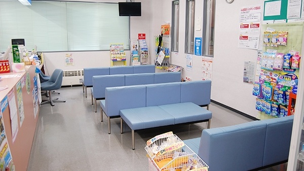 水戸町コメヤ薬局の待合スペース