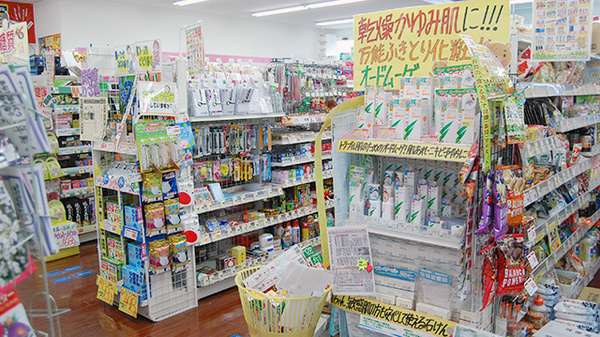 かわちコメヤ薬局の内観