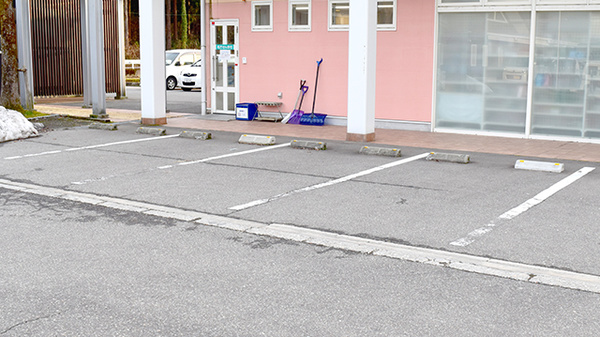 かわちコメヤ薬局の駐車場