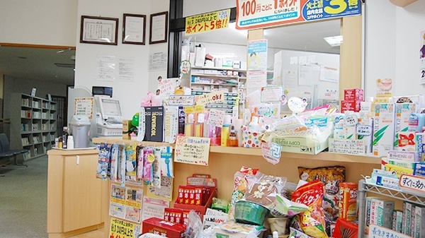 白峰コメヤ薬局の受付/カウンター