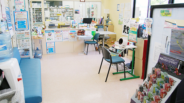 久安コメヤ薬局の内観