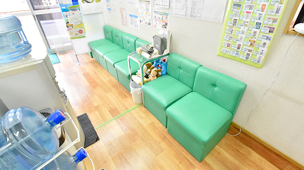 幸生堂薬局 上野芝店の待合スペース