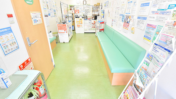 幸生堂薬局 生駒店の待合スペース