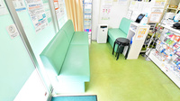 幸生堂薬局 松原岡店の待合スペース