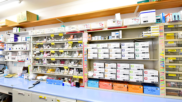 幸生堂薬局 藤井寺店の薬棚