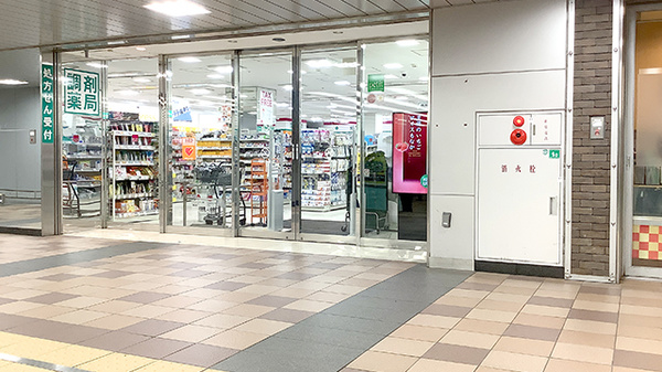 フィットケアエクスプレス　新横浜駅ビル店薬局の入口