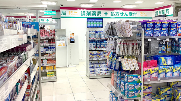 フィットケアエクスプレス　新横浜駅ビル店薬局の入口