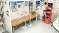 フィットケアデポ　荏田２４６店薬局の待合スペース