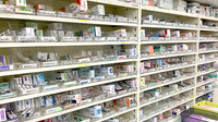 フィットケアデポ　岸根店薬局の薬棚