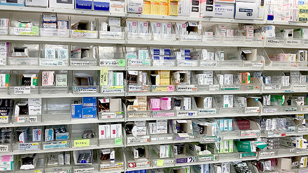 フィットケアデポ　篠原店薬局の薬棚