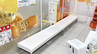 フィットケアデポ　シルクセンター店薬局の待合スペース