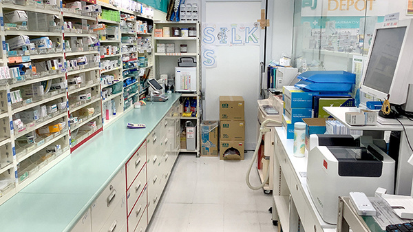 フィットケアデポ　シルクセンター店薬局の調剤室