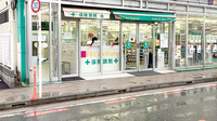 フィットケアエクスプレス　鶴見西口店薬局の入口