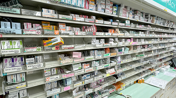 フィットケアエクスプレス　ＤＳＭ新横浜店薬局の薬棚