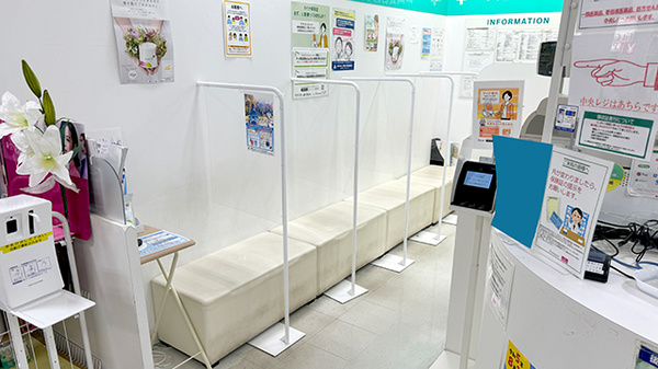 フィットケアデポ　ペペＢ１店薬局の待合スペース