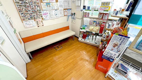 ミント薬局鎌倉店の待合スペース