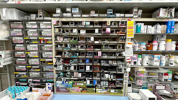 ミツワ薬局柴又店の薬棚