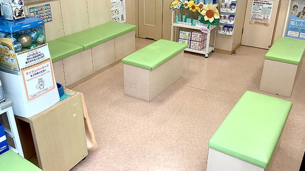 ミツワ薬局柴又四丁目店の待合スペース