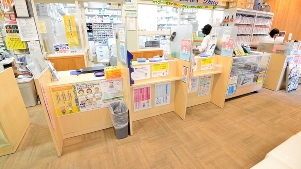 芥川ケアーズ薬局の受付/カウンター