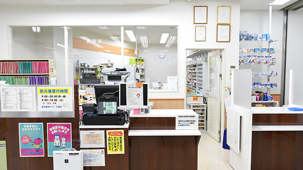 富田駅前ケアーズ薬局の受付/カウンター