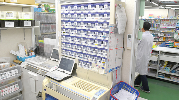 栄町ケアーズ薬局の調剤器具