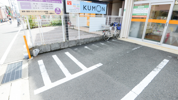 川添ケアーズ薬局の駐輪場