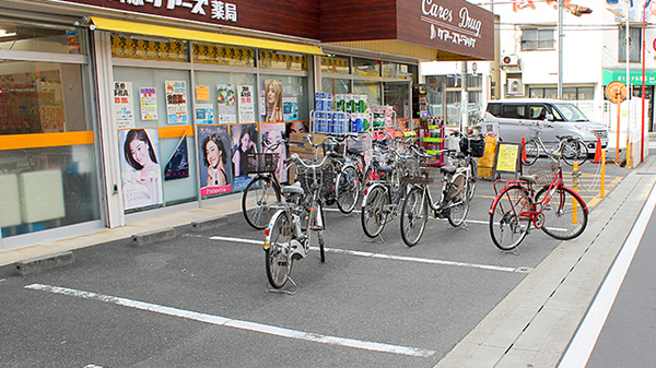 川添ケアーズ薬局の駐車場