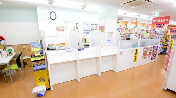 寝屋川ケアーズ薬局の受付/カウンター