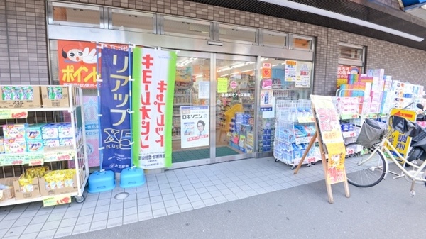 寝屋川ケアーズ薬局の入口