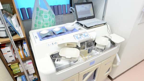 寝屋川ケアーズ薬局の調剤器具