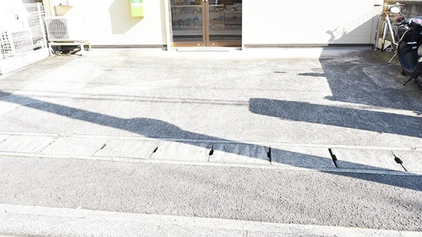 新生薬局の駐車場