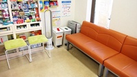 日吉堂薬局　日吉駅前店の待合スペース