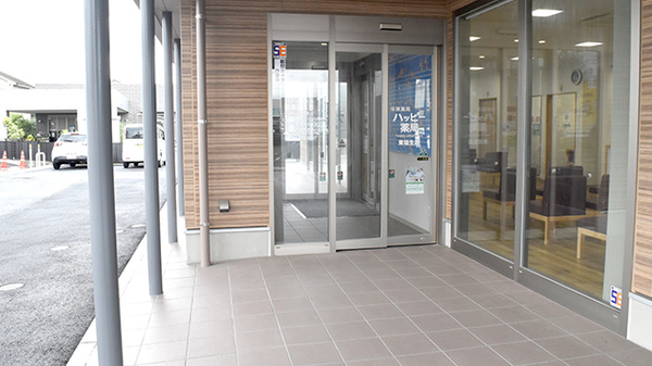 ハッピー薬局　東垣生店の入口