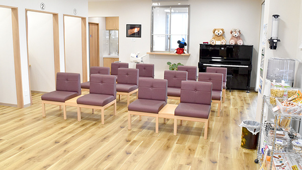 ハッピー薬局　東垣生店の待合スペース