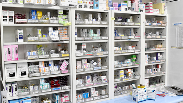 ハッピー薬局　東垣生店の薬棚