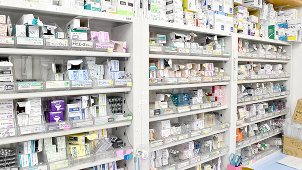 ハッピー薬局　石手白石店の薬棚