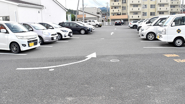ハッピー薬局　石手白石店の駐車場