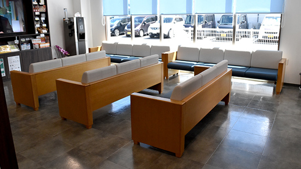 ハッピー薬局　余戸西店の待合スペース