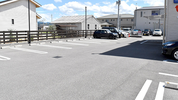 ハッピー薬局　余戸西店の駐車場