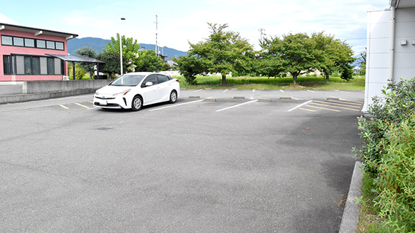ハッピー薬局　志津川店の駐車場