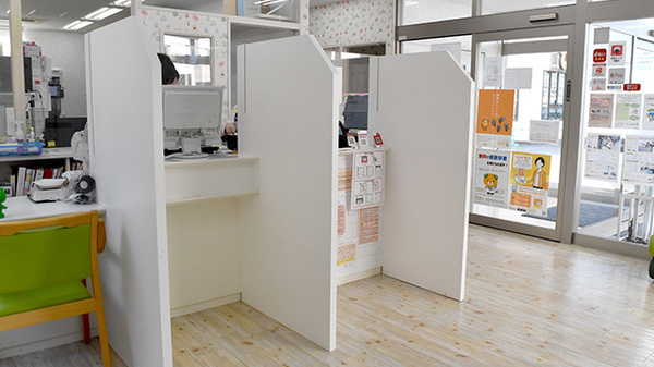 ハッピー薬局　衣山店の受付/カウンター