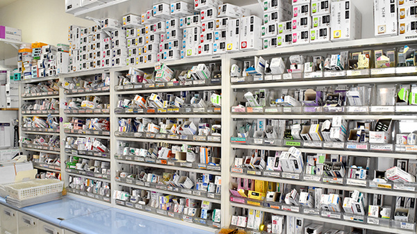ハッピー薬局　富久店の薬棚