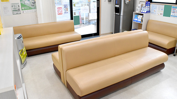 ハッピー薬局　末町店の待合スペース