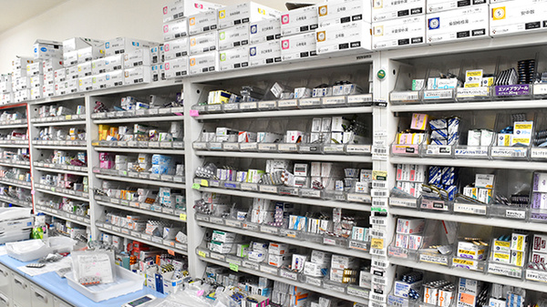 ハッピー薬局　末町店の薬棚