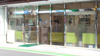 セイムス　大宮西口薬局の入口