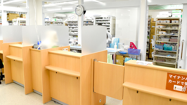 セイムス土呂駅前薬局の受付/カウンター