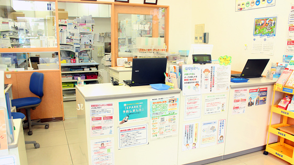 ドラッグセイムス　戸田新曽薬局の受付/カウンター